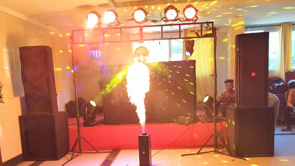 Basic DJ Setup Mirror Ball sharpy Fire. Basic DJ Setup Mirror Ball sharpy Fire.