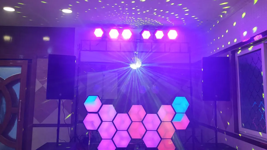 Honey Comb mirror ball sharpy Dj setup